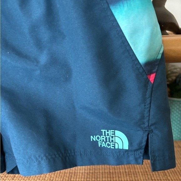 The North Face girls athletic shorts - Picture 4 of 4